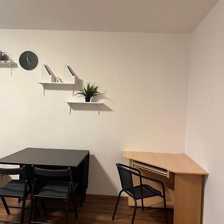 Private Room 1 Km From Center With Kitchen Bratislava Exterior foto