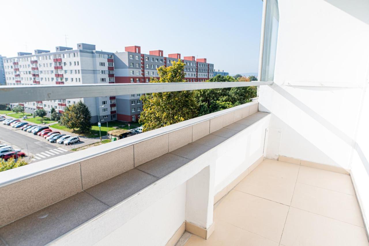 Private Room 1 Km From Center With Kitchen Bratislava Exterior foto